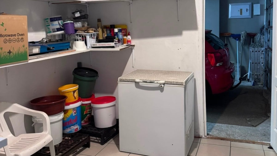 5 Bedroom Property for Sale in Overbaakens Eastern Cape